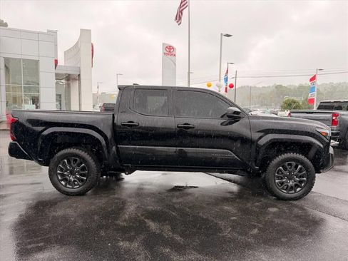 Used 2025 Toyota Tacoma SR5 AWD/4WD image 3