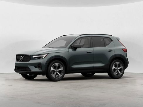 New 2026 Volvo XC40 B5 Plus w/ Protection Package Premier image 6