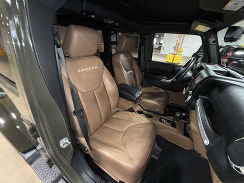 Used 2015 Jeep Wrangler Unlimited Sahara w/ Connectivity Group image 15