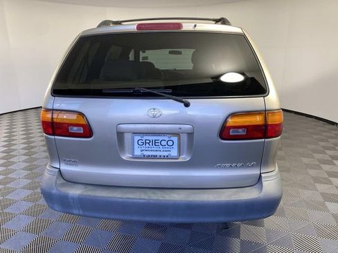 Used 2000 Toyota Sienna FWD image 7