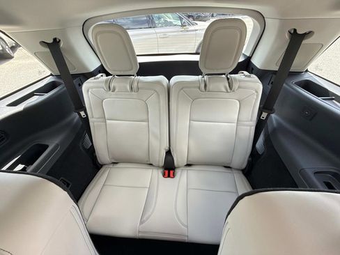 New 2025 Lincoln Aviator Reserve w/ Luxury Package image 18