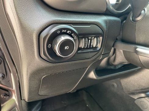 Used 2021 Jeep Wrangler Sport AWD/4WD image 19