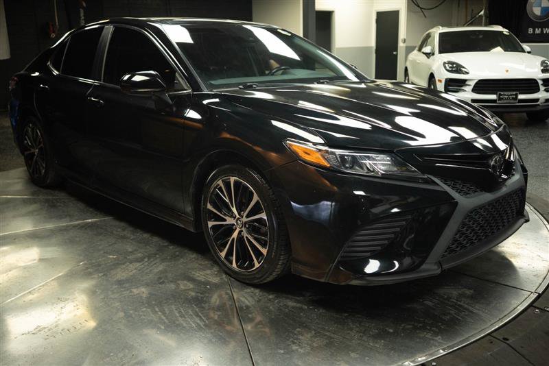 Used 2020 Toyota Camry SE w/ Carpet Mat Package FWD image 5