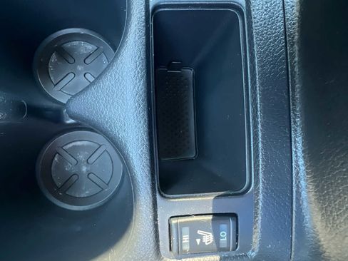 Used 2018 Nissan Rogue SV w/ Premium Package image 32