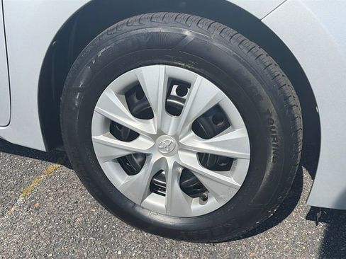Used 2016 Toyota Corolla L FWD image 11