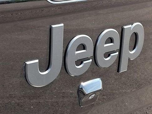 Used 2024 Jeep Gladiator Sport AWD/4WD image 28