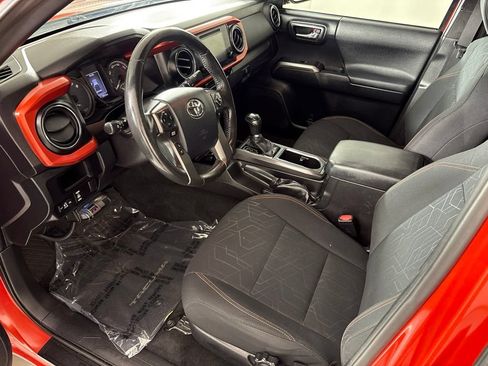 Used 2016 Toyota Tacoma TRD Sport AWD/4WD image 35