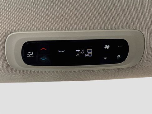 Used 2023 Chrysler Pacifica Touring-L FWD image 24