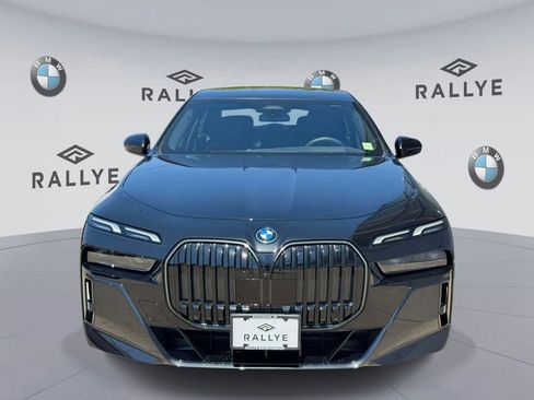 Certified 2025 BMW i7 xDrive60 w/ Premium Package AWD/4WD image 2