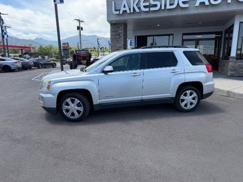 Used 2017 GMC Terrain SLE w/ Convenience Package FWD image 4