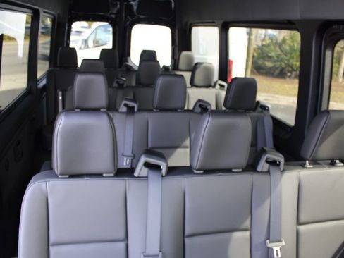 Used 2024 Mercedes-Benz Sprinter 2500 image 39