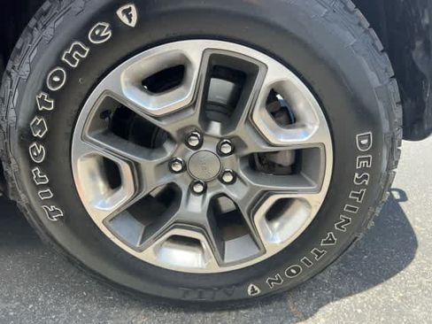 Used 2019 Jeep Cherokee Trailhawk AWD/4WD image 10