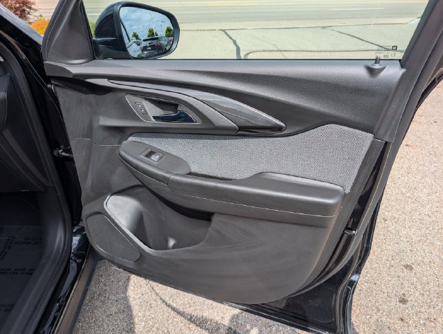 Used 2023 Chevrolet TrailBlazer LT w/ Convenience Package FWD image 5