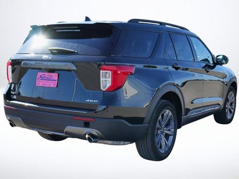 Used 2023 Ford Explorer XLT w/ Equipment Group 202A image 4