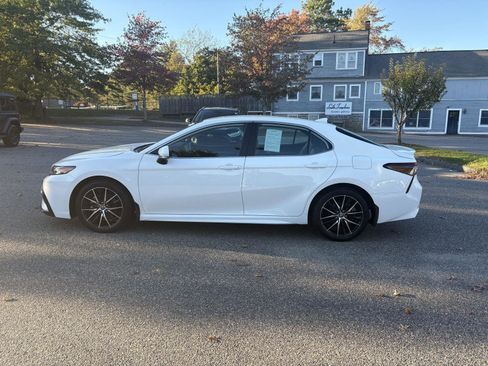 Used 2024 Toyota Camry SE image 4