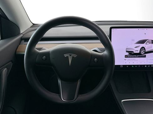 Used 2022 Tesla Model Y Long Range AWD/4WD image 16