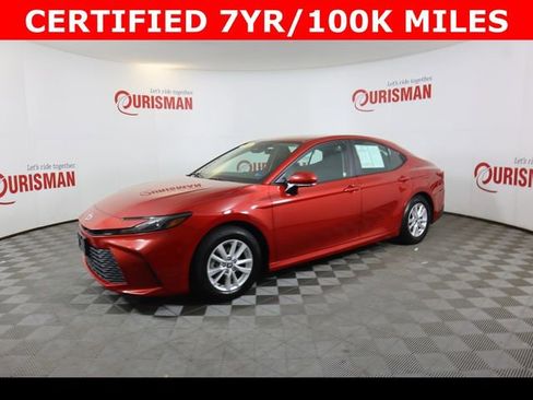 Used 2025 Toyota Camry LE image 3