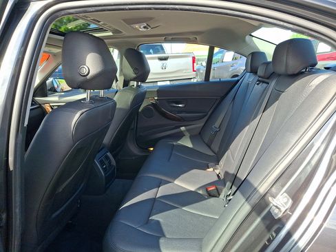 Used 2017 BMW 320i xDrive Sedan AWD/4WD image 10