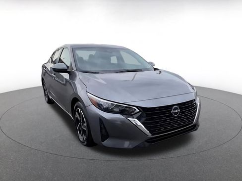 Used 2025 Nissan Sentra SV image 3