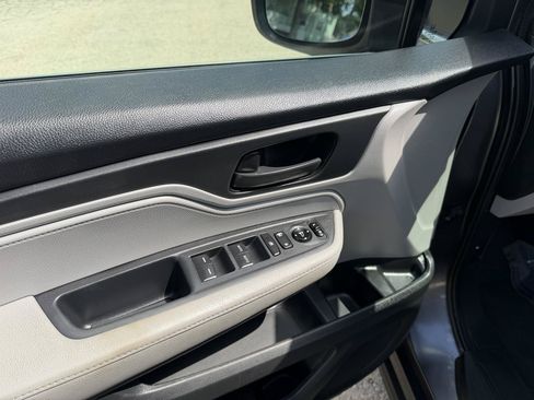 Used 2018 Honda Odyssey LX image 11