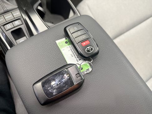 Used 2025 Toyota Camry LE FWD image 11