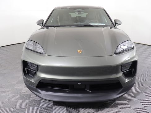 Used 2025 Porsche Macan Electric image 13