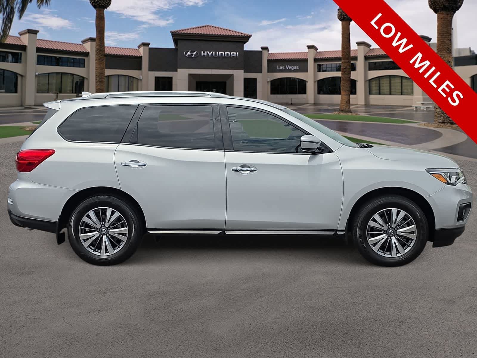 Used 2020 Nissan Pathfinder SV FWD image 9
