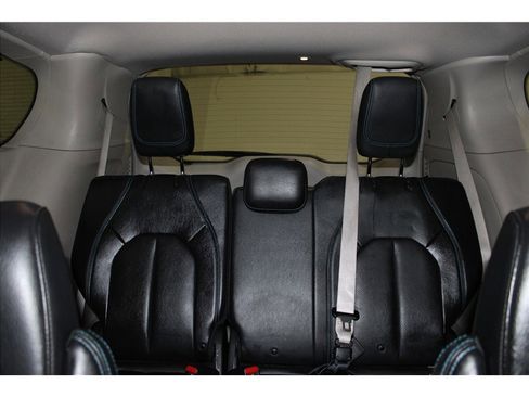 Used 2021 Chrysler Pacifica Touring-L image 16