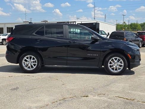 Used 2023 Chevrolet Equinox LS w/ LS Convenience Package image 6