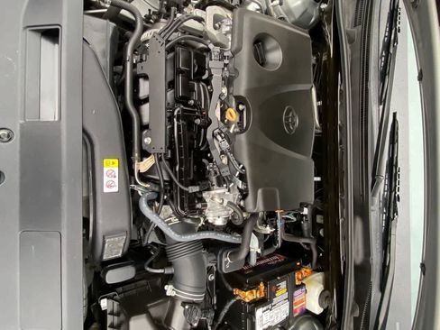 Used 2022 Toyota Camry XSE image 11