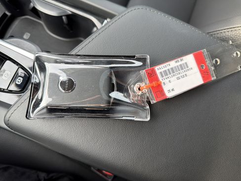 Certified 2025 Volvo XC60 B5 Plus image 38