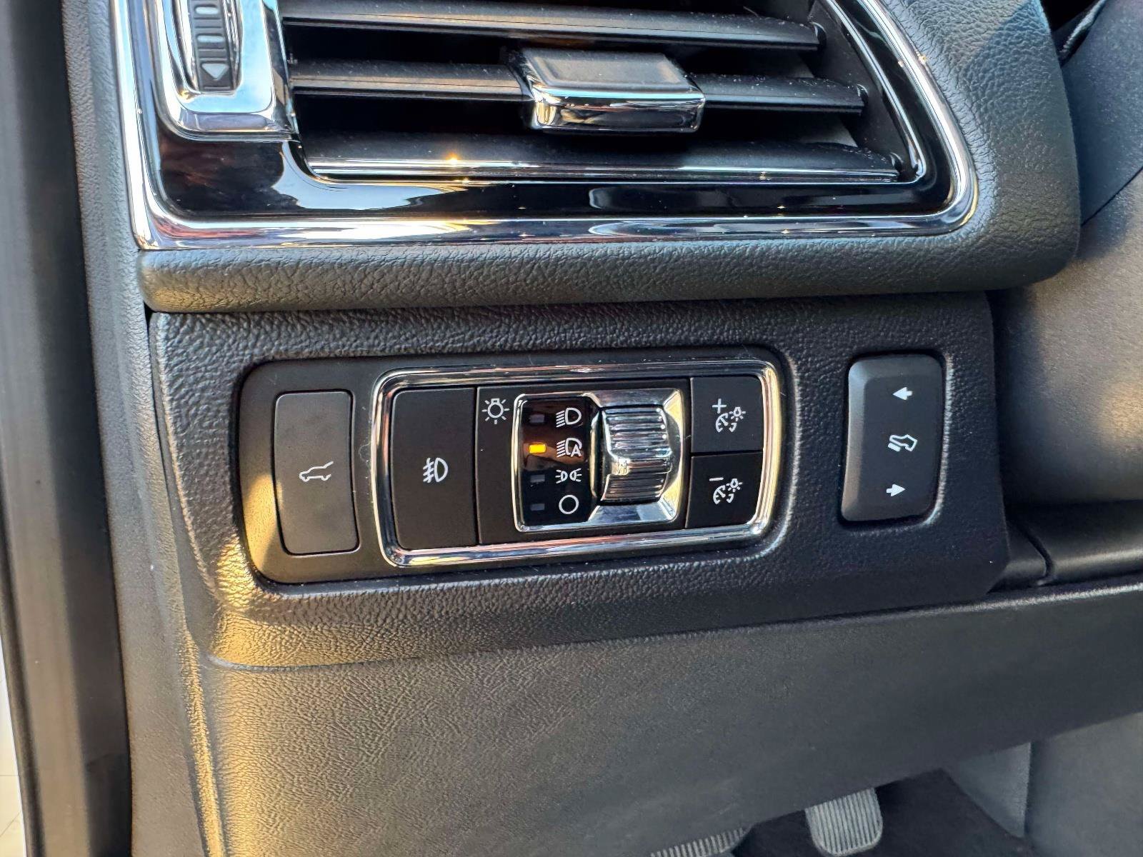 Used 2023 Lincoln Navigator Reserve AWD/4WD image 18