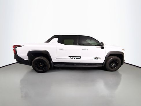 Used 2026 Chevrolet Silverado EV LT AWD/4WD image 11