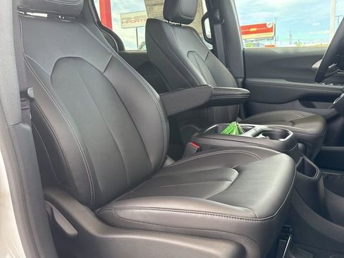 New 2026 Chrysler Voyager LX image 29