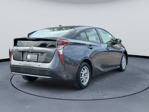 Used 2018 Toyota Prius Two image 7