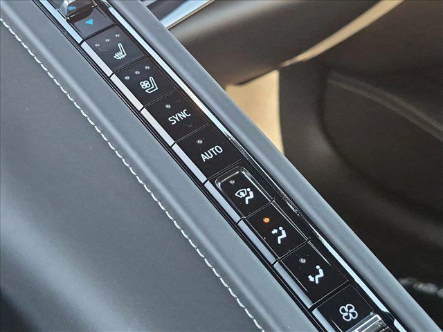 Used 2024 Chevrolet Corvette Z06 RWD image 12