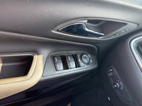 Used 2023 Chevrolet Equinox LT AWD/4WD image 32
