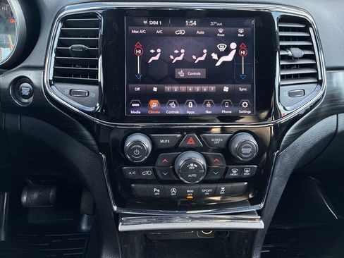 Used 2020 Jeep Grand Cherokee Altitude image 19