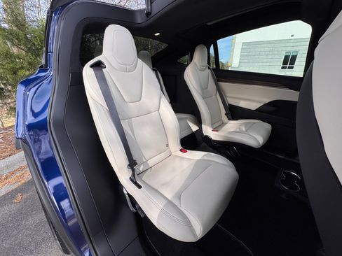 Used 2023 Tesla Model X image 62