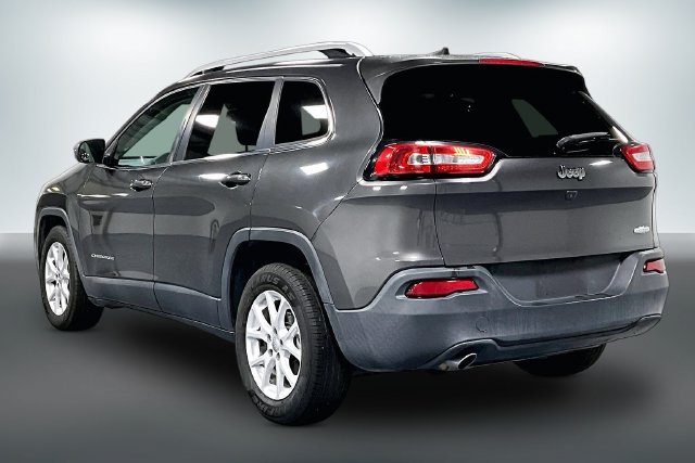 Used 2017 Jeep Cherokee Latitude w/ Comfort & Sound Group FWD image 6