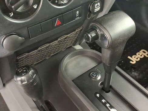 Used 2010 Jeep Wrangler Unlimited Sahara w/ Dual Top Group AWD/4WD image 21