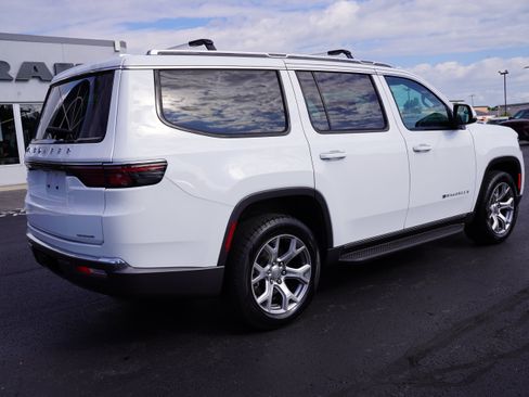 Used 2022 Jeep Wagoneer Series II AWD/4WD image 3