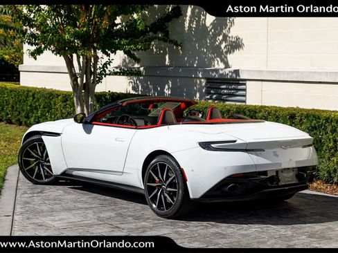 Used 2019 Aston Martin DB11 Volante image 2
