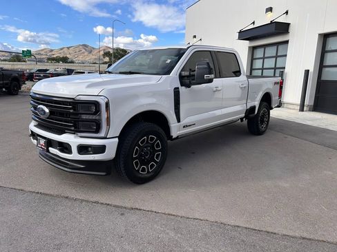 Used 2025 Ford F250 Platinum AWD/4WD image 2