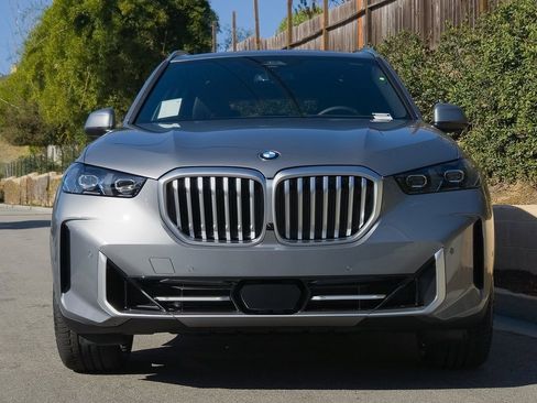 New 2026 BMW X5 xDrive40i w/ Climate Comfort Package image 3