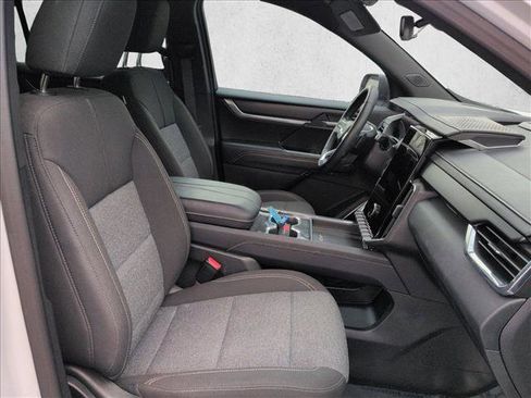 Used 2025 GMC Acadia Elevation image 22