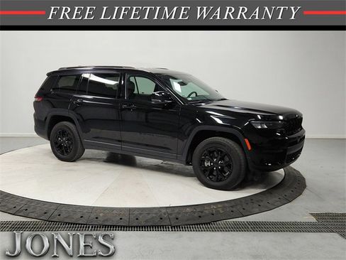 Used 2024 Jeep Grand Cherokee L Laredo image 1
