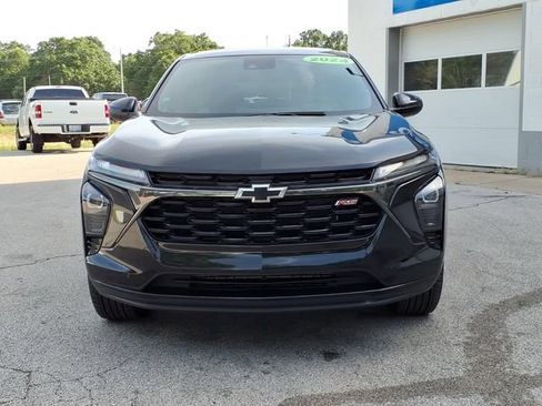 Used 2024 Chevrolet Trax RS w/ Sunroof Package FWD image 2