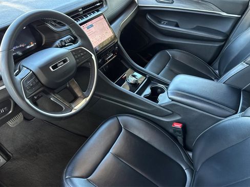 Used 2024 Jeep Grand Cherokee Limited image 4