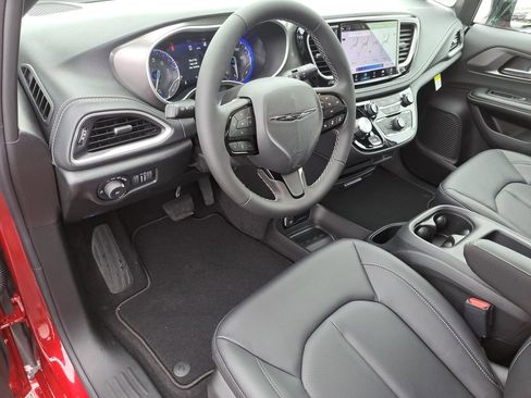 New 2026 Chrysler Pacifica Select w/ S Appearance Package image 14